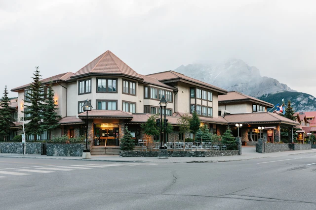Elk + Avenue Hotel