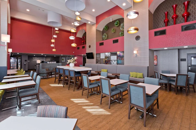 Hampton Inn & Suites Palm Desert