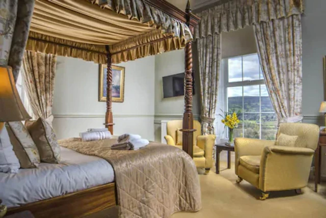 The Manor Hotel