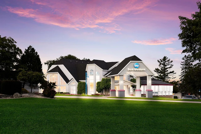 Best Western Harbour Pointe Lakefront