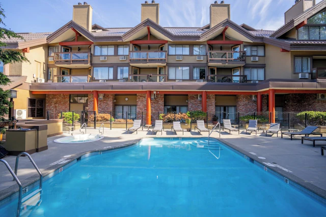 Whistler Village Inn And Suites