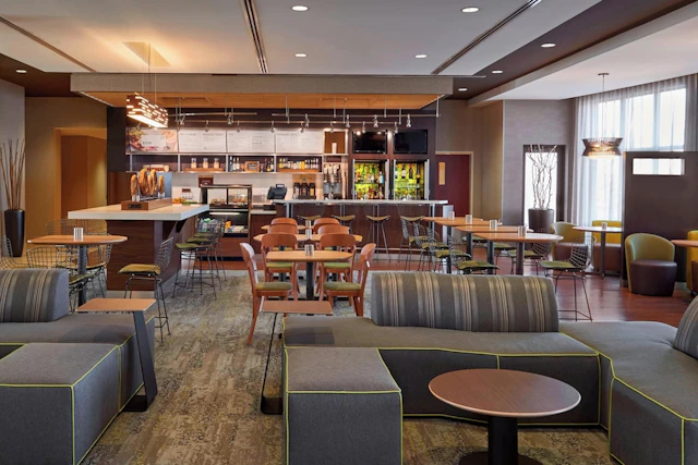 Courtyard by Marriott Kingston Highway 401/Division Street
