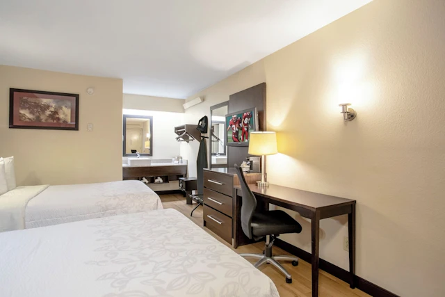 Red Roof Inn PLUS+ St Louis - Forest Park/ Hampton Ave