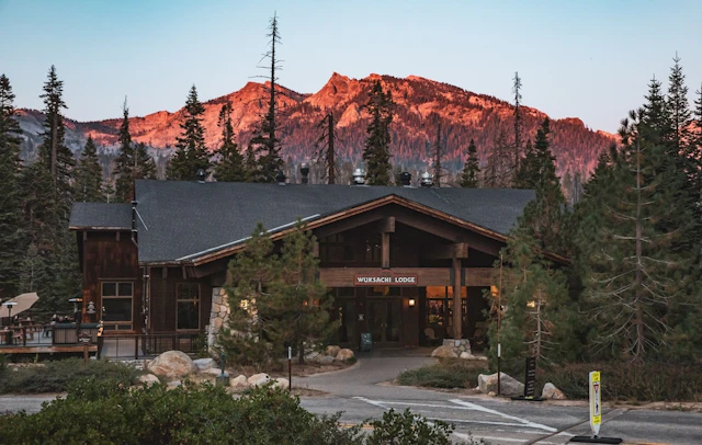 Wuksachi Lodge