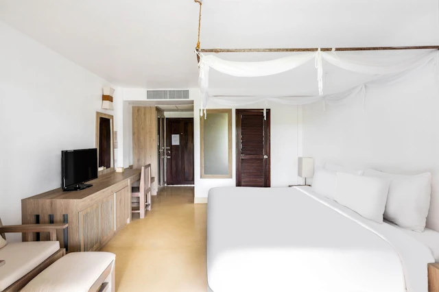Aana Resort & Spa