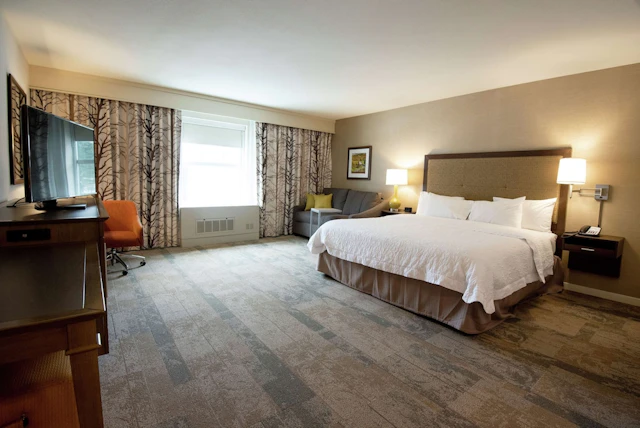 Hampton Inn and Suites Manchester
