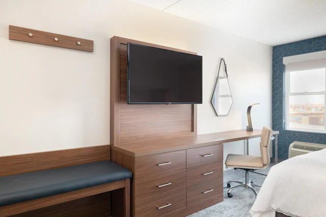 Holiday Inn Express & Suites Boston - Cambridge by IHG