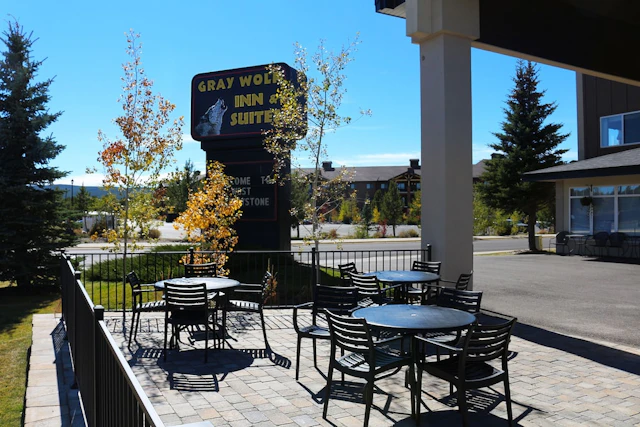 Gray Wolf Inn & Suites