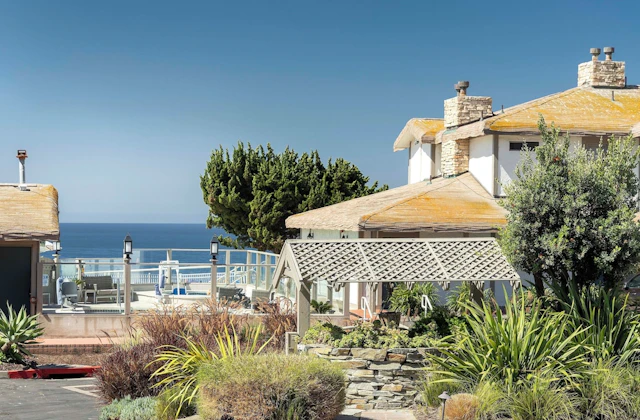 Cottage Inn By The Sea