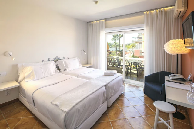 Costa D’Oiro Ambiance Village