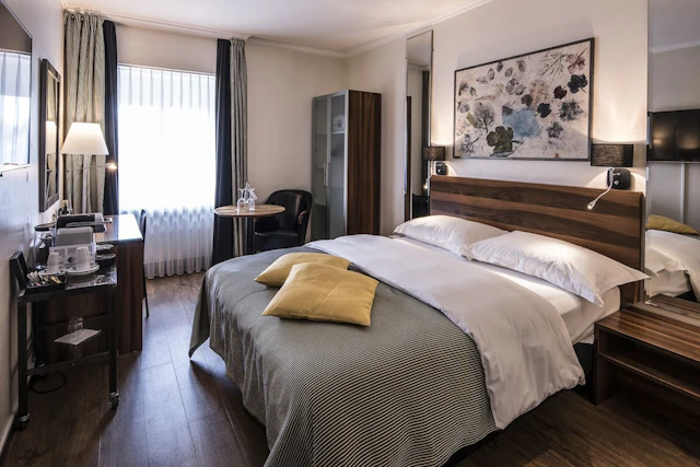 Central Plaza Hotel