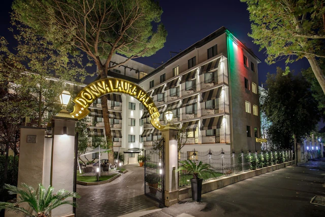 Hotel Donna Laura Palace