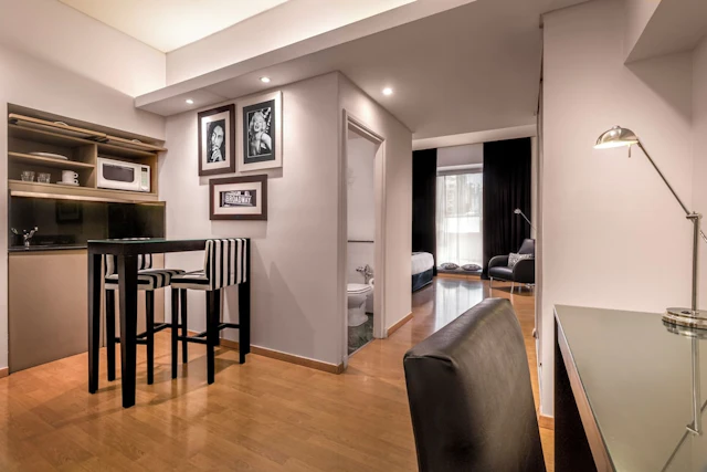 Broadway Hotel & Suites