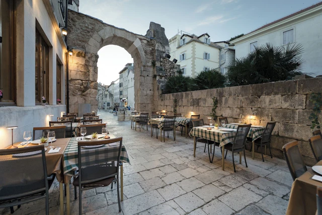 Hotel Peristil