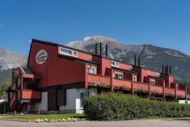 Rocky Mountain Ski Lodge